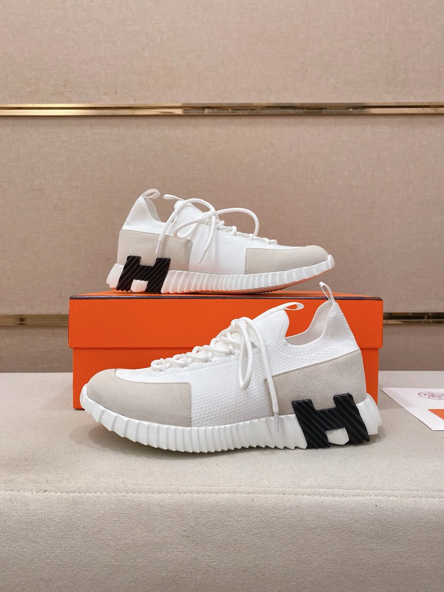 Men's clothing and shoes💰: 620💰《HERMES》【Classic Original Version】Hermès; Top 🔝 Purchasing Agency 🔍🔍Men's latest 🇺🇸 counters are on sale simultaneously, original imported from Italy ▲▲Silk cowhide with breathable fabric ▲▲ (high-end and expensive Qi·Grade) Exquisite workmanship (Italian 🇮🇹Imported water-dyed 🐂cowhide lining) Sole: Original sole provided by the original factory, ⚠️Exclusive double-layer activity·TPR·Rubber·Combined molded outsole; Super·comfortable·wear-resistant·non-slip·environmental protection The real thing is more beautiful if you take the real thing (high quality, follow the order), you can enter and exit the counter at will * Number of yards: 38·39·40·41·42·43·44# (can be customized 45.)